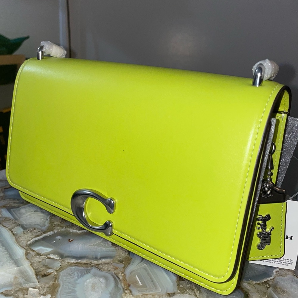 Coach Bandit in Neon Yellow